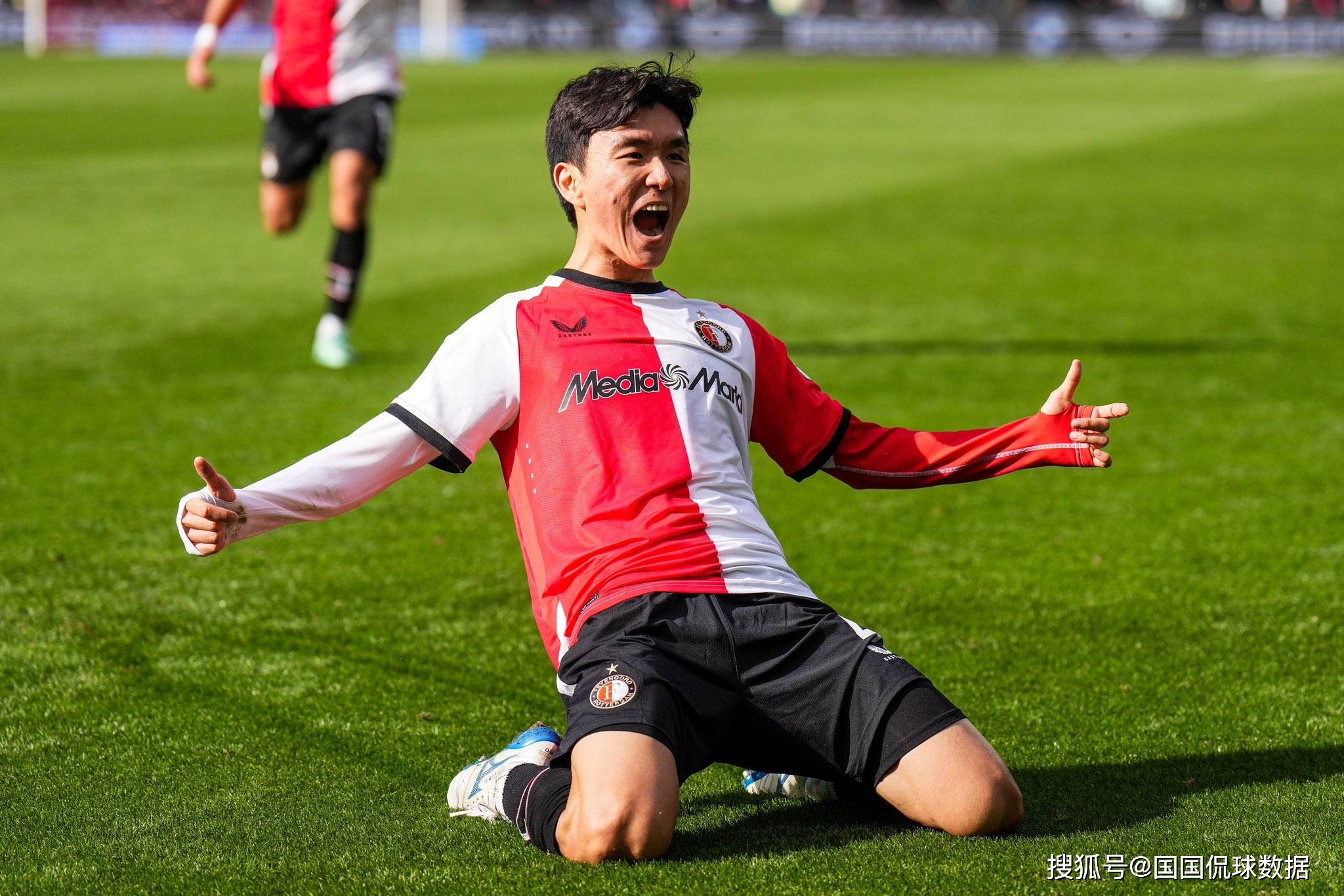 曼城丢三球被费耶诺德追平 曼城丢三球被费耶诺德追平