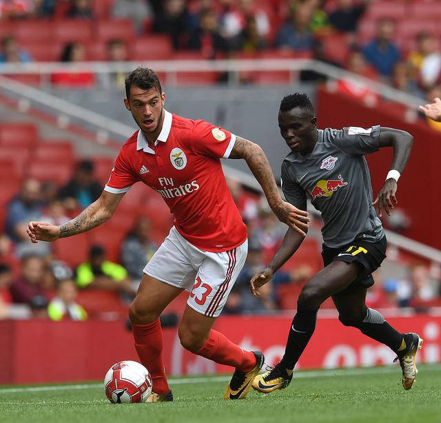 本菲卡内部会议纪要流出:赛后止住颓势;荷甲使命明确;年轻球员得到机会 本菲卡内部会议纪要流出:赛后止住颓势;荷甲使命明确;年轻球员得到机会