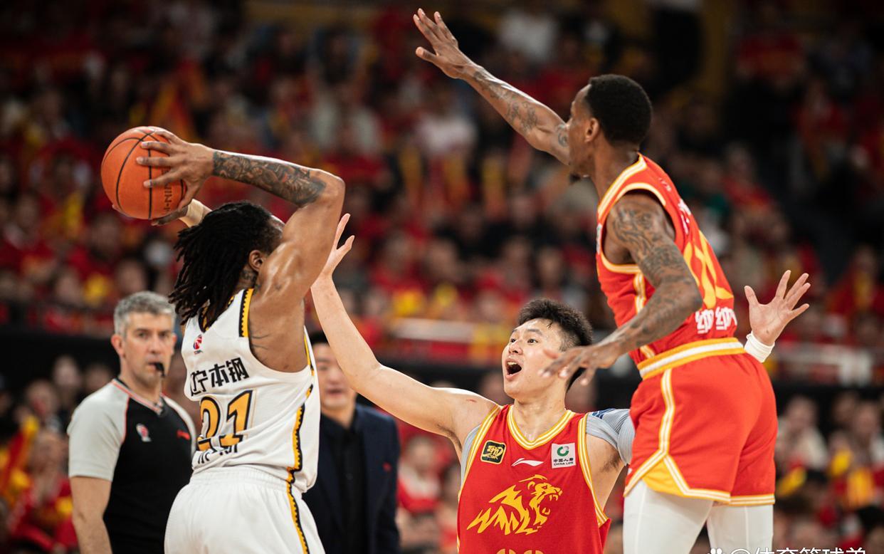 转折点辽宁本钢绝杀压哨；NBA总决赛转会期攻防权衡；管理层满意；赛季目标并未改变的简单介绍