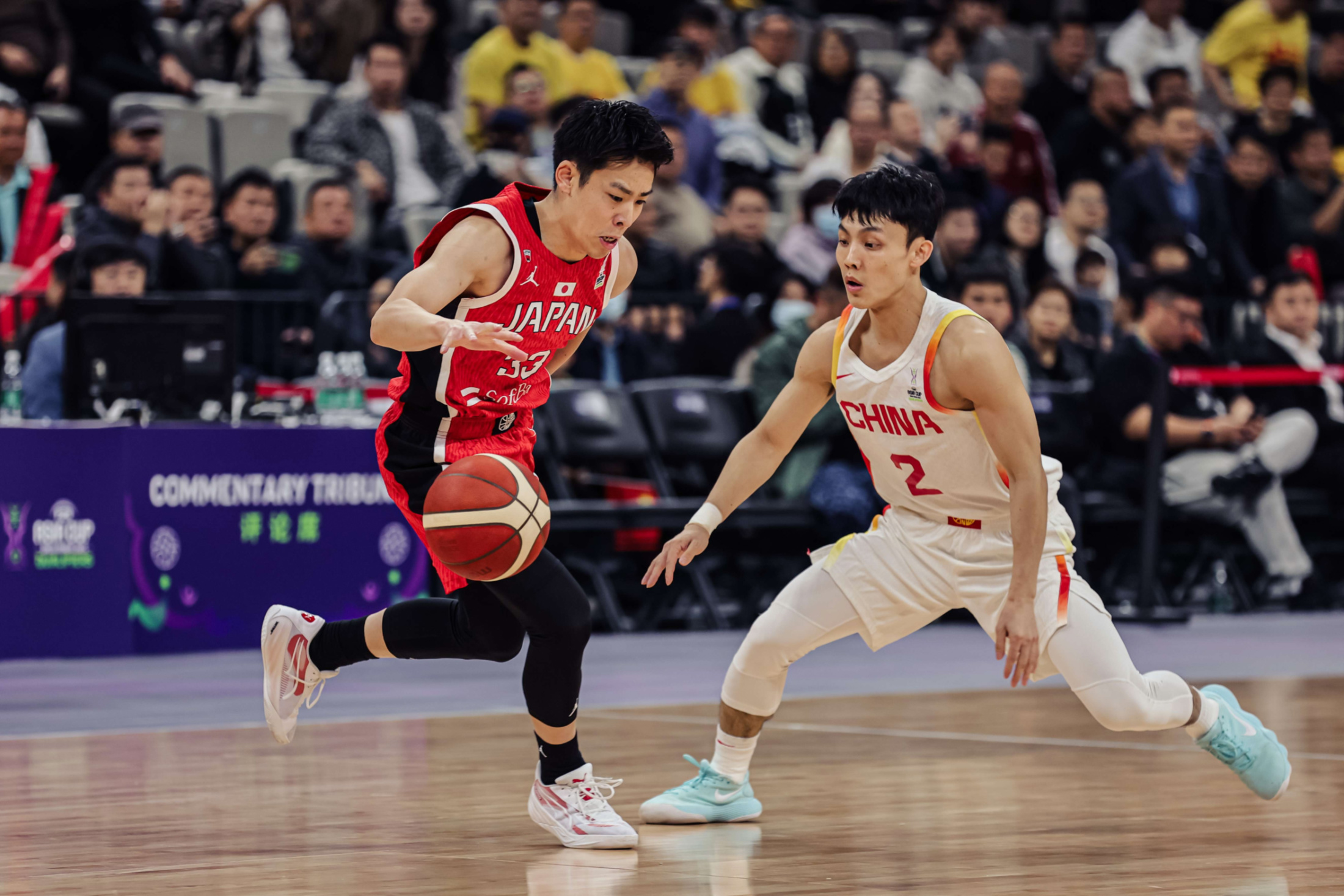 爱游戏体育 -深圳男篮训练开放日，清晨完成体检引欢呼，国王杯在即，更衣室氛围转暖 